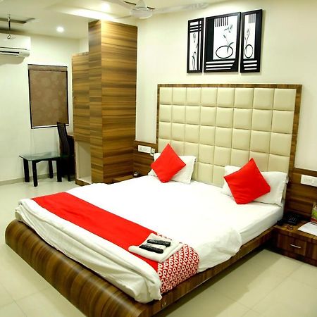 Hotel City Inn Rajkot Esterno foto