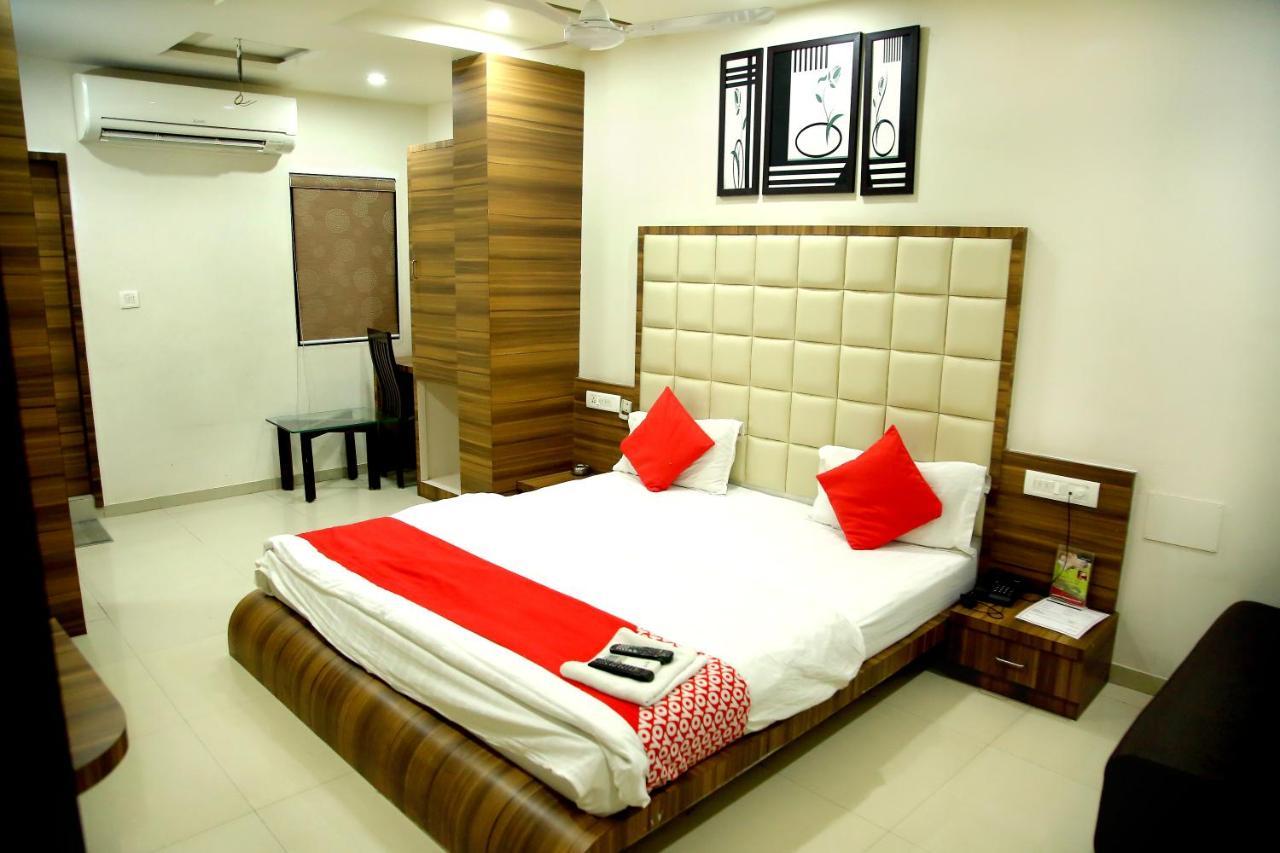Hotel City Inn Rajkot Esterno foto