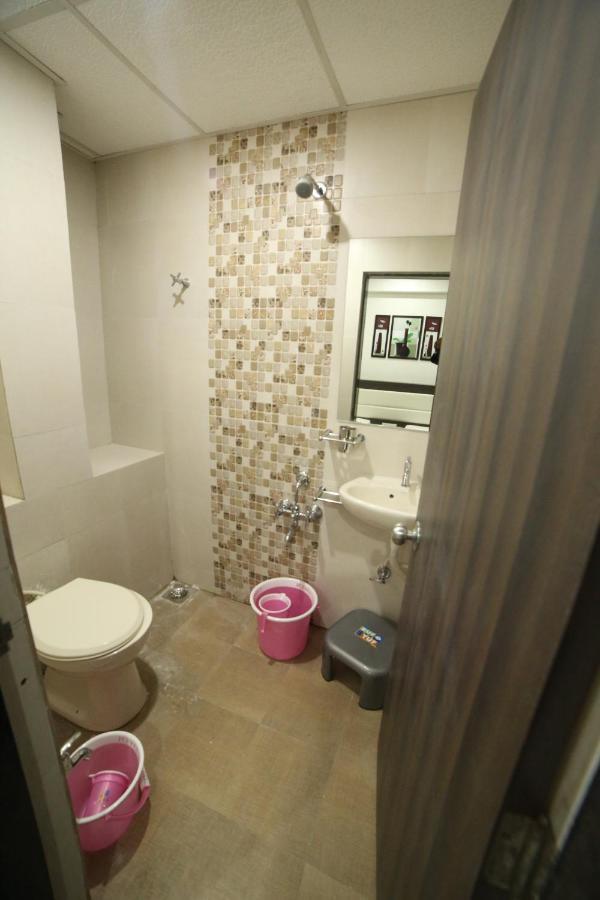 Hotel City Inn Rajkot Esterno foto
