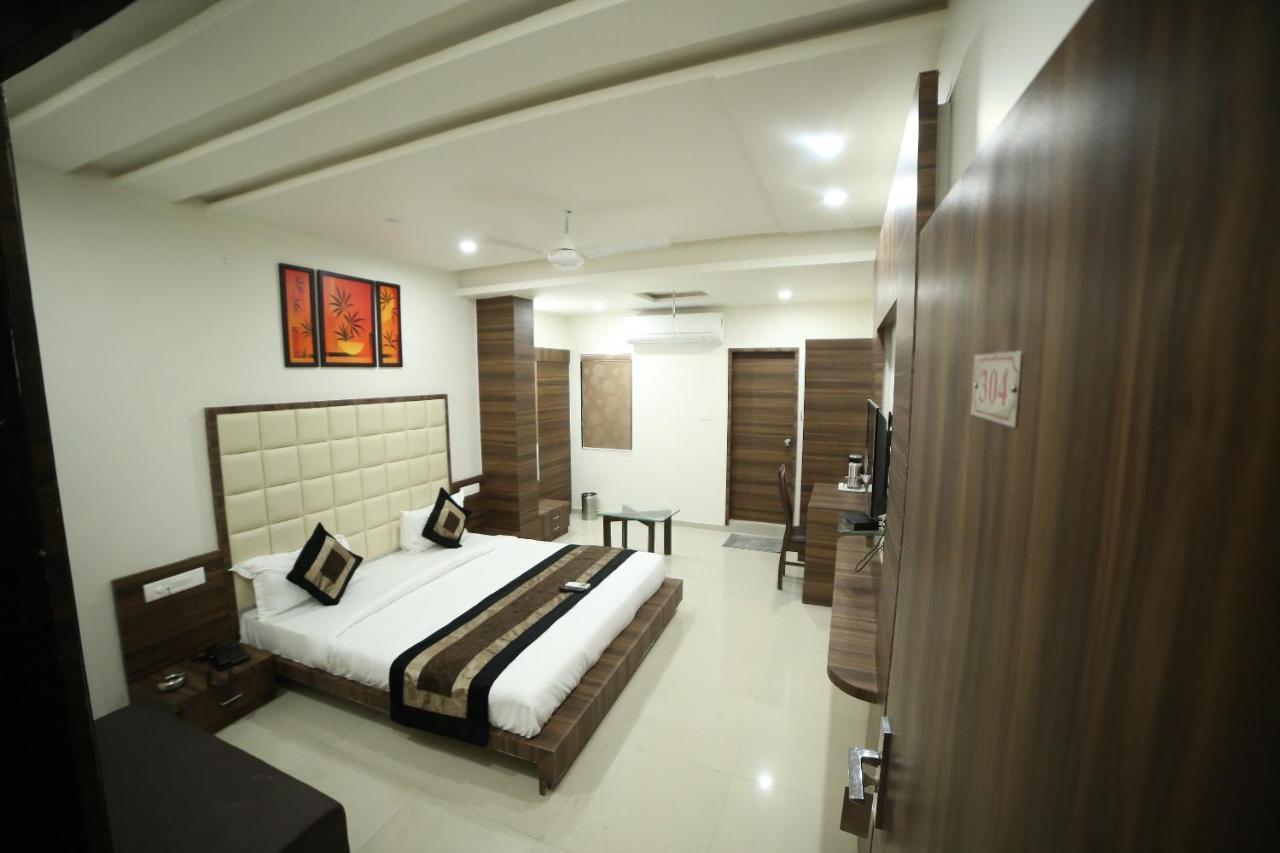 Hotel City Inn Rajkot Esterno foto