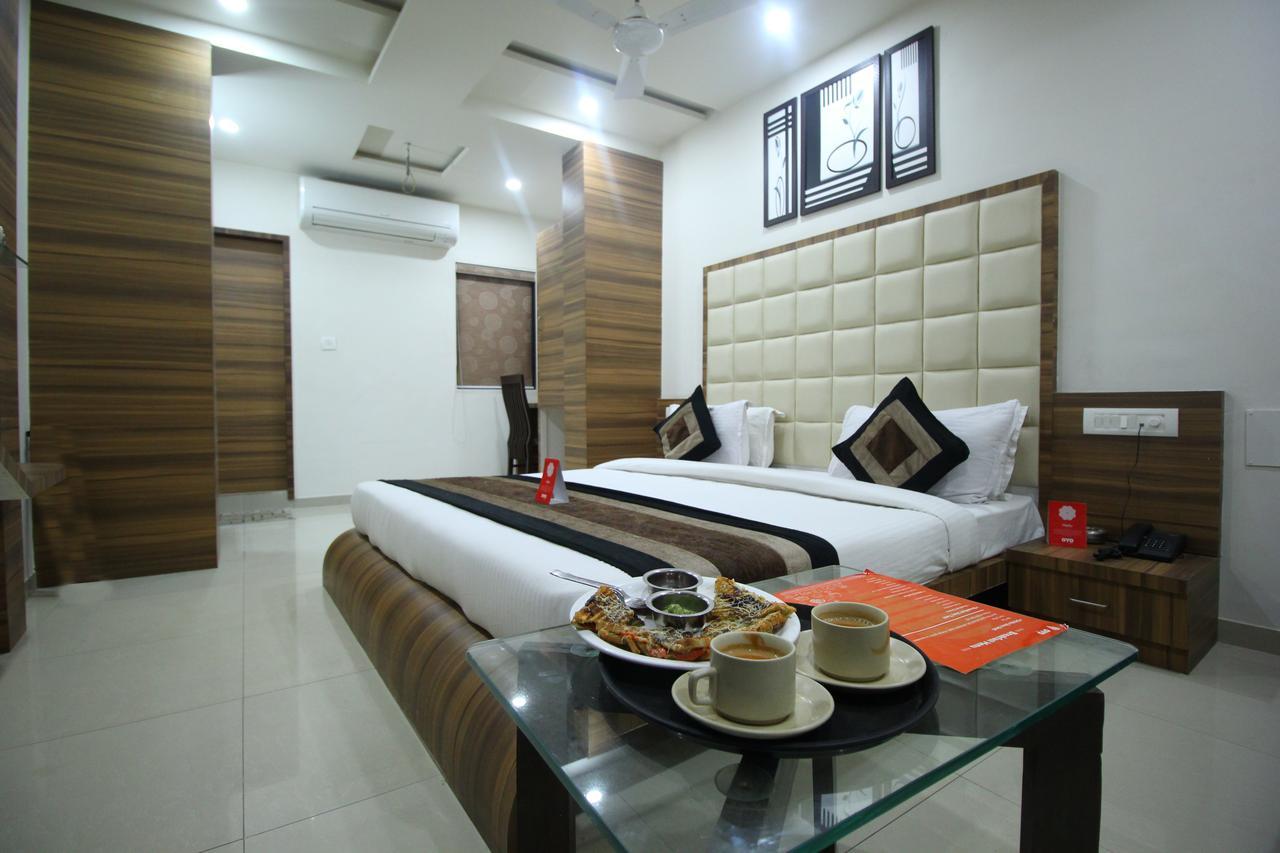 Hotel City Inn Rajkot Esterno foto