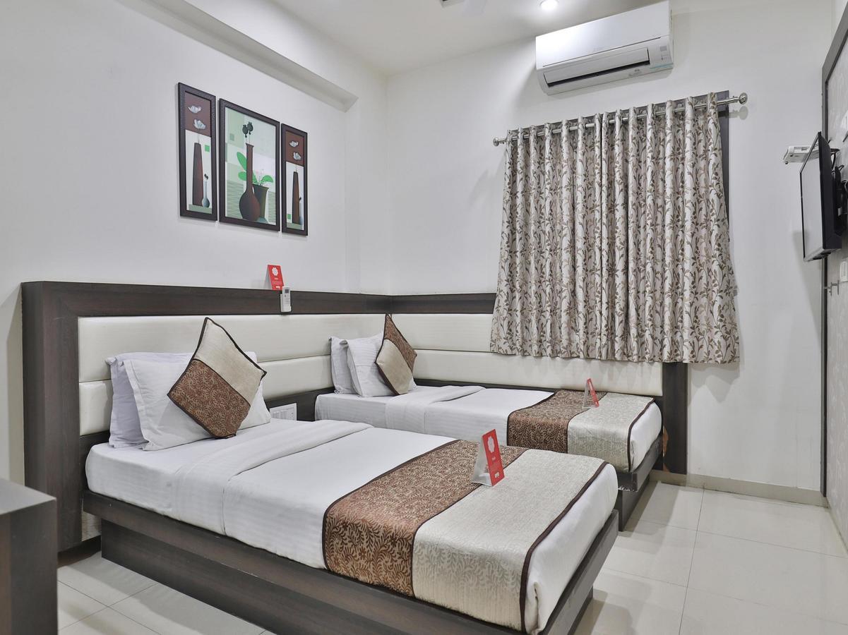 Hotel City Inn Rajkot Esterno foto